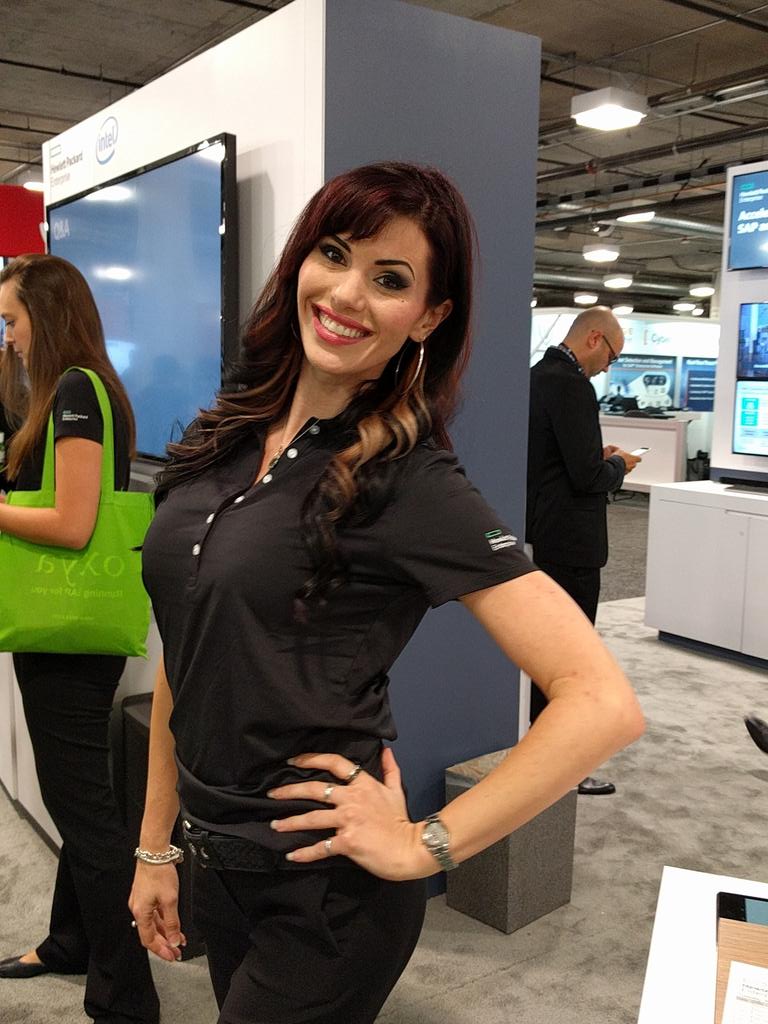 corejava2's tweet image. Enjoying the lovely company at #hpesapte