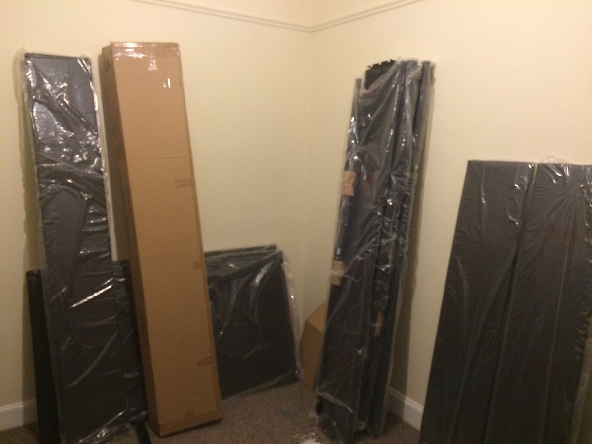 kyle12ky78's tweet photo. Bought two double beds on Amazon by mistake, now I've got the exact same halfs of the the bed and not the other half https://t.co/8IBNExC3ST