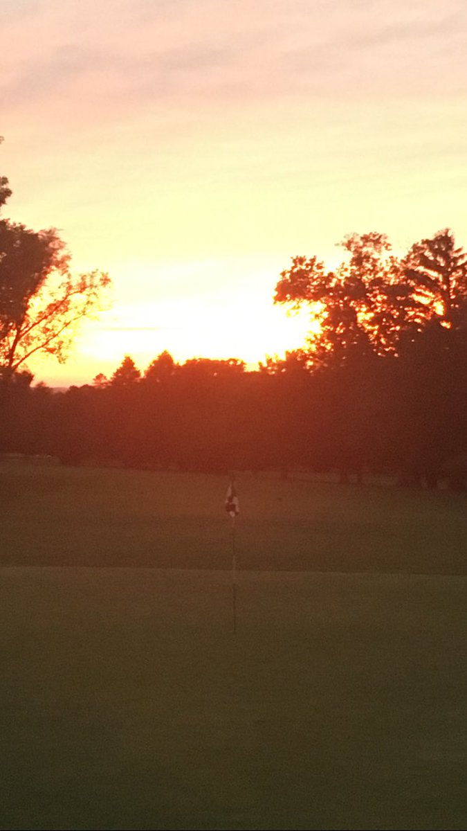 Awesome sunset this evening from behind the 9th green @PCC1912 #WilliamFlynnDesign