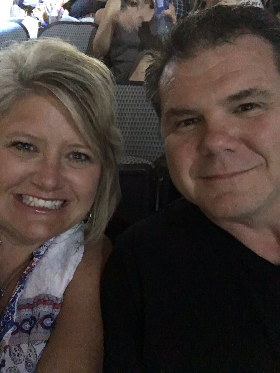 jillfurr's tweet photo. I've been a fan since American idol!! #thestorytellertour https://t.co/IUG1QRZ6Pp