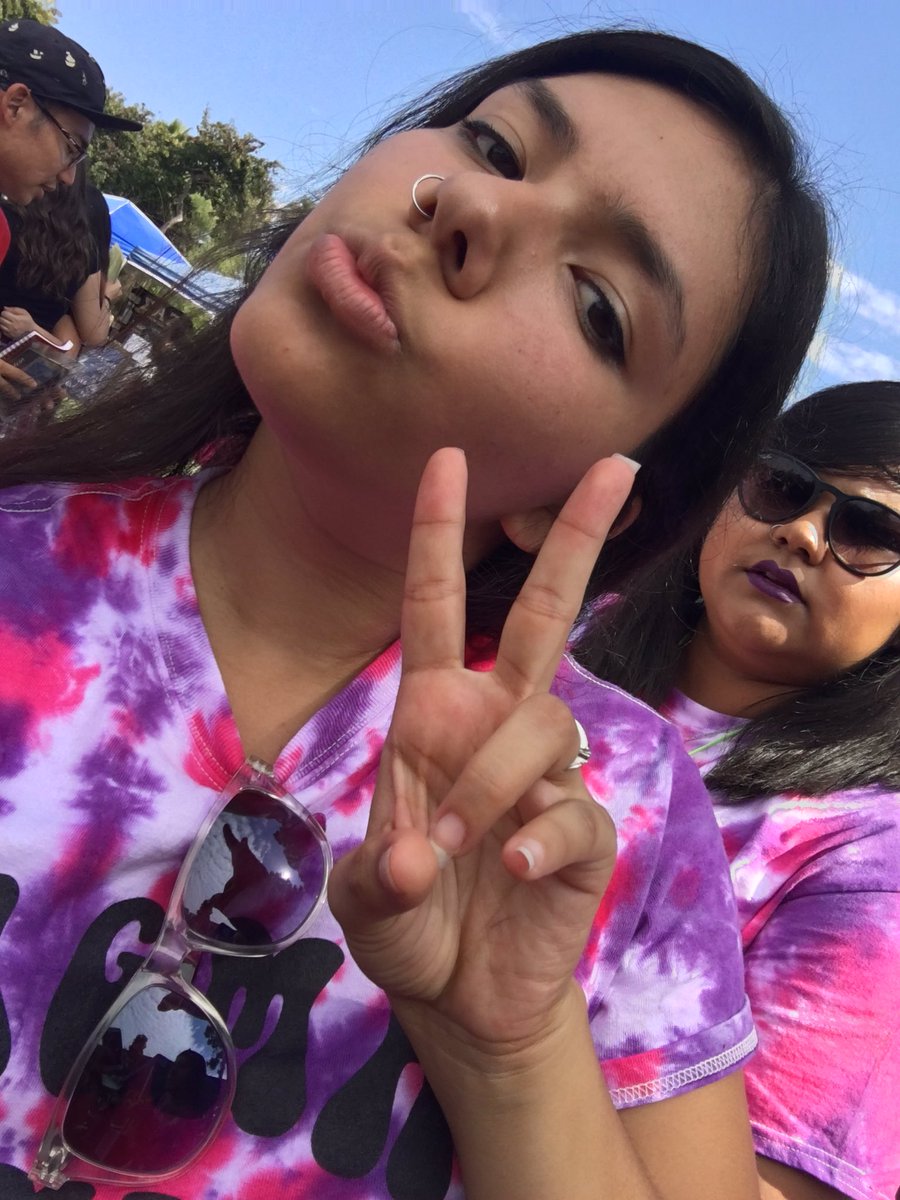 EnviedGammas's tweet photo. We had so much fun today at bienvenida! #Flowerempower #weekofwelcome2016 #SigmaLambdaGamma #EpsilonDelta #groovy https://t.co/GWRUPnJOiH