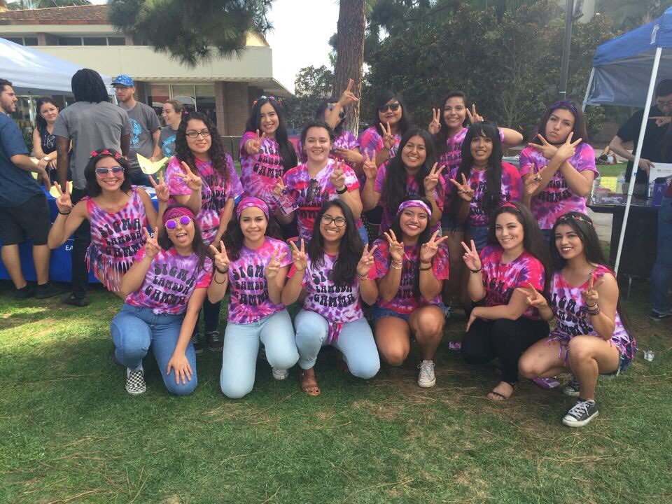 EnviedGammas's tweet photo. We had so much fun today at bienvenida! #Flowerempower #weekofwelcome2016 #SigmaLambdaGamma #EpsilonDelta #groovy https://t.co/GWRUPnJOiH