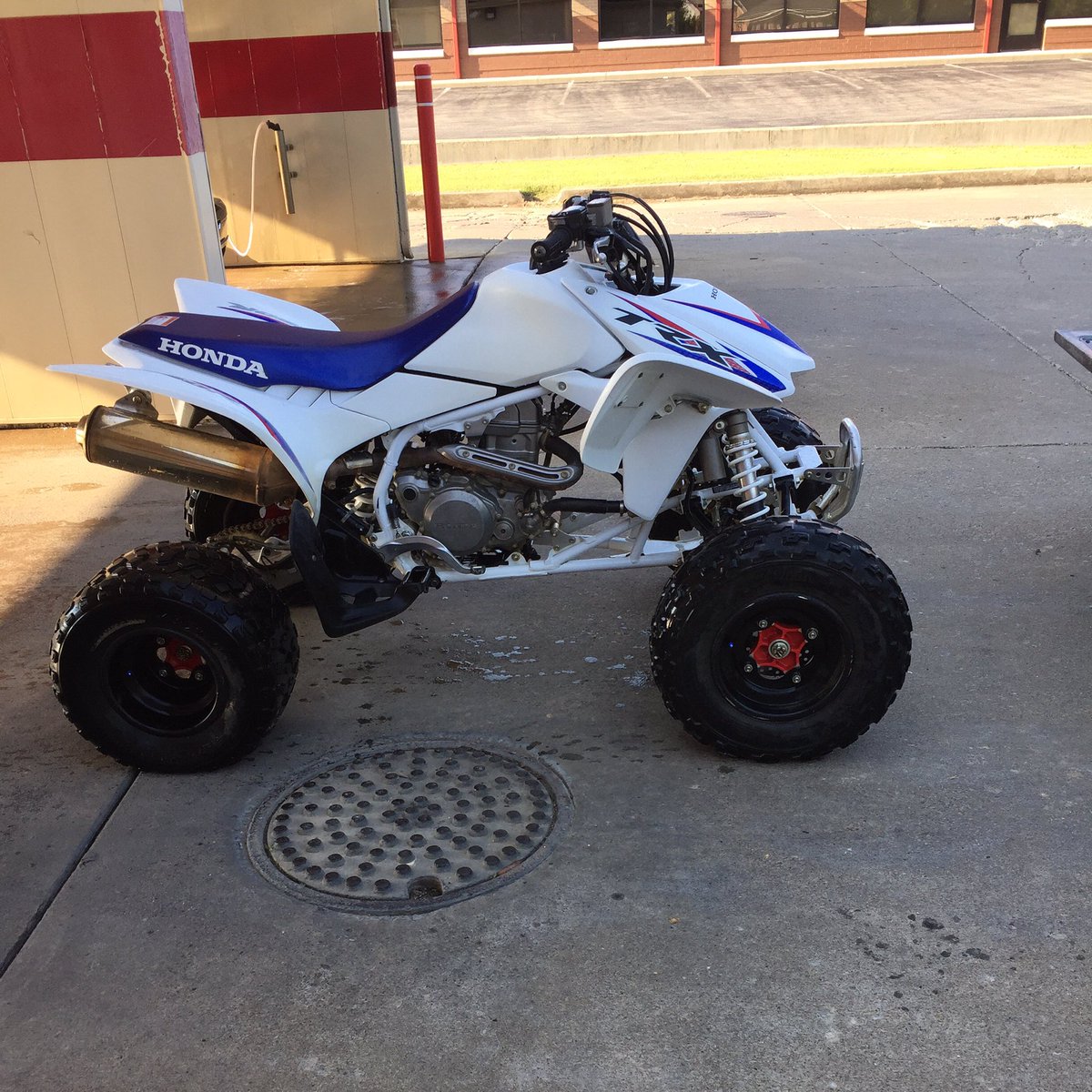 AArob97's tweet photo. Well the 450r sold :/ pretty sad about it but fuck it. #honda #450er #SpecialEdition https://t.co/fcTbLYfEt5