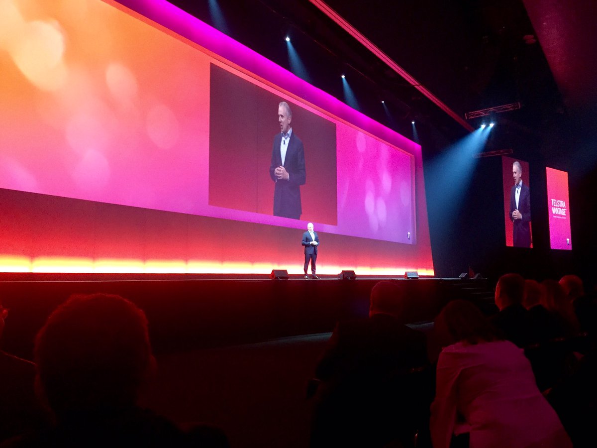 First tweet for man! #Vantage16 is now underway <a href="/andy_penn/">Andrew Penn</a> talks leadership and innovation