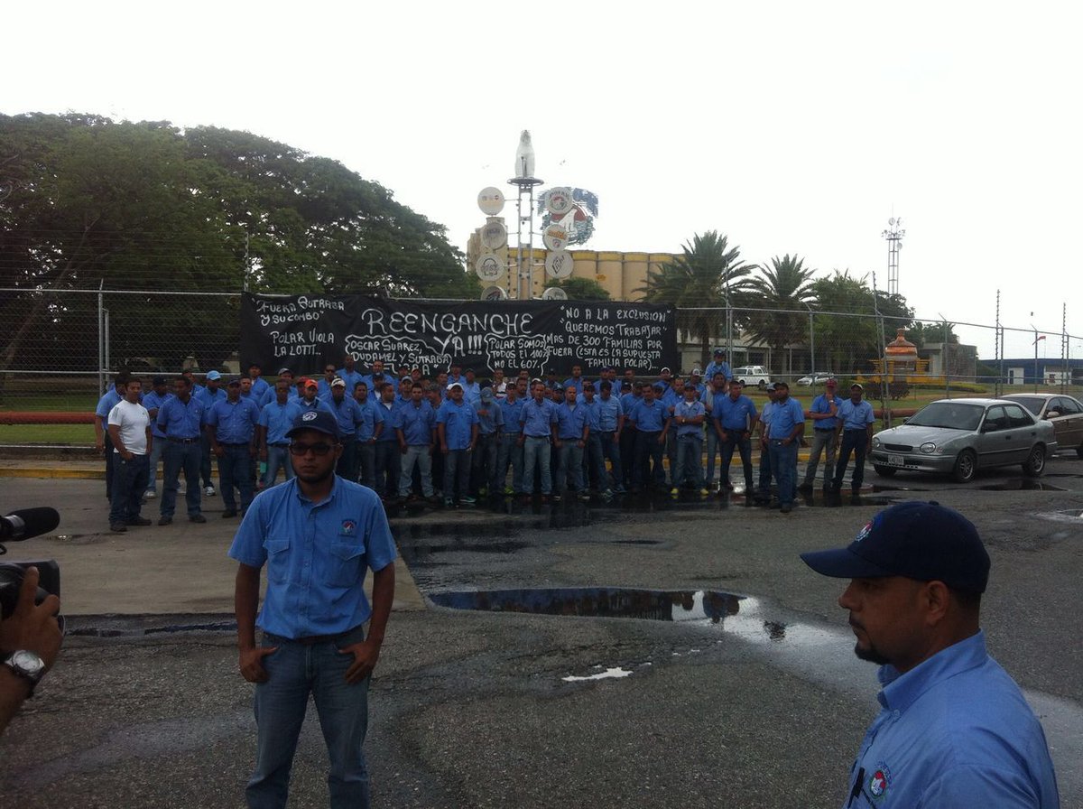 troconiz_rene's tweet photo. Trabajadores de polar exigiendo su derecho @NicolasMaduro  #ContactoConMaduro67 necesitamos apoyo https://t.co/s2VNrrH5ov