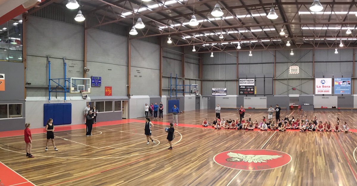 DVBasketball's tweet photo. Director of Coaching, Al McAughtry gives campers a masterclass in offensive decision making, pouring knowledge into minds

#DVdoesitbetter https://t.co/v34TAUsESV
