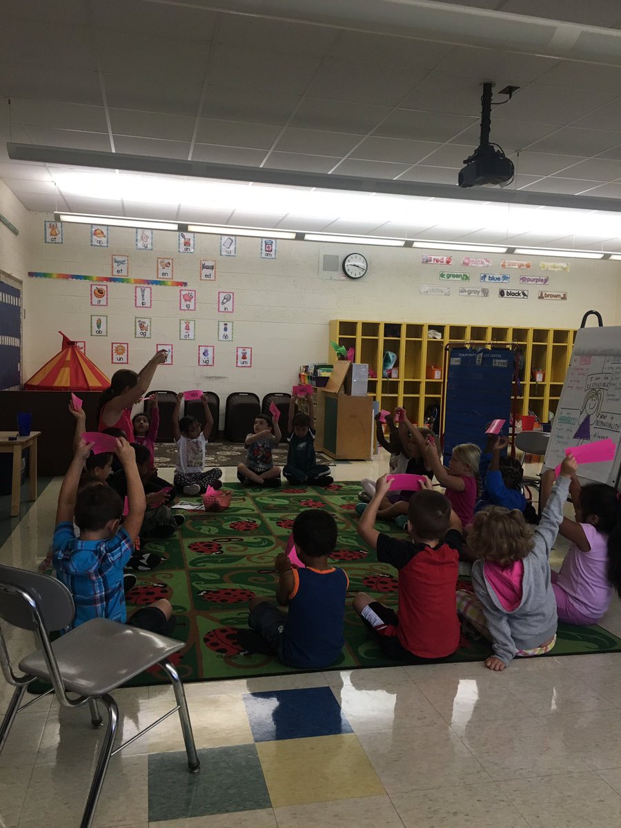 CometasKinders's tweet photo. Mrs. Nowell stopped by today for a guidance lesson about responsibility. We LOVED having her visit! #PLVbear @PLVBears https://t.co/dcfacugV0P