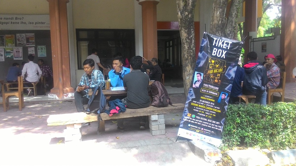 Kita buka tiket box #JuruBicaraSBY lagi sampe jam 3 sore di Kafe Pustaka. Yuk yuk. <a href="/StandUpIndo_MLG/">Salam Satu Tawa</a>