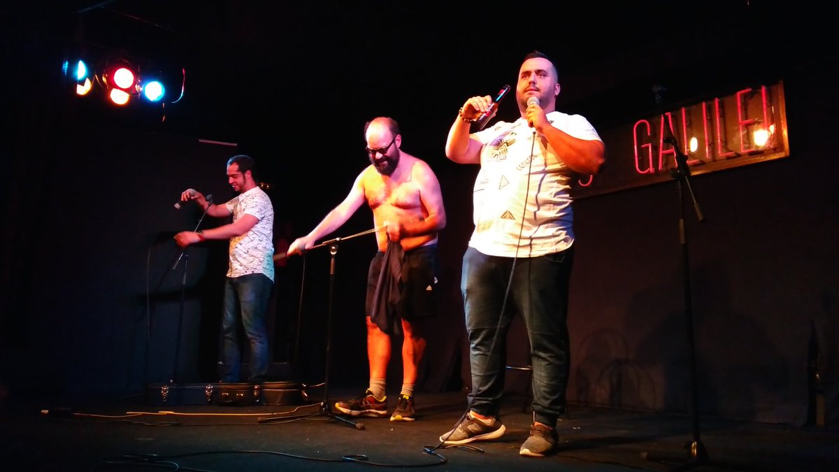 lalurn's tweet photo. Grandes!!! Noche de humor canario en Madrid! #risasmil @IgnatiusFarray1 @kikeperezcomico @AaronDoGoRo  Magnífica velada #comoencasa https://t.co/4QTSDUPoYN