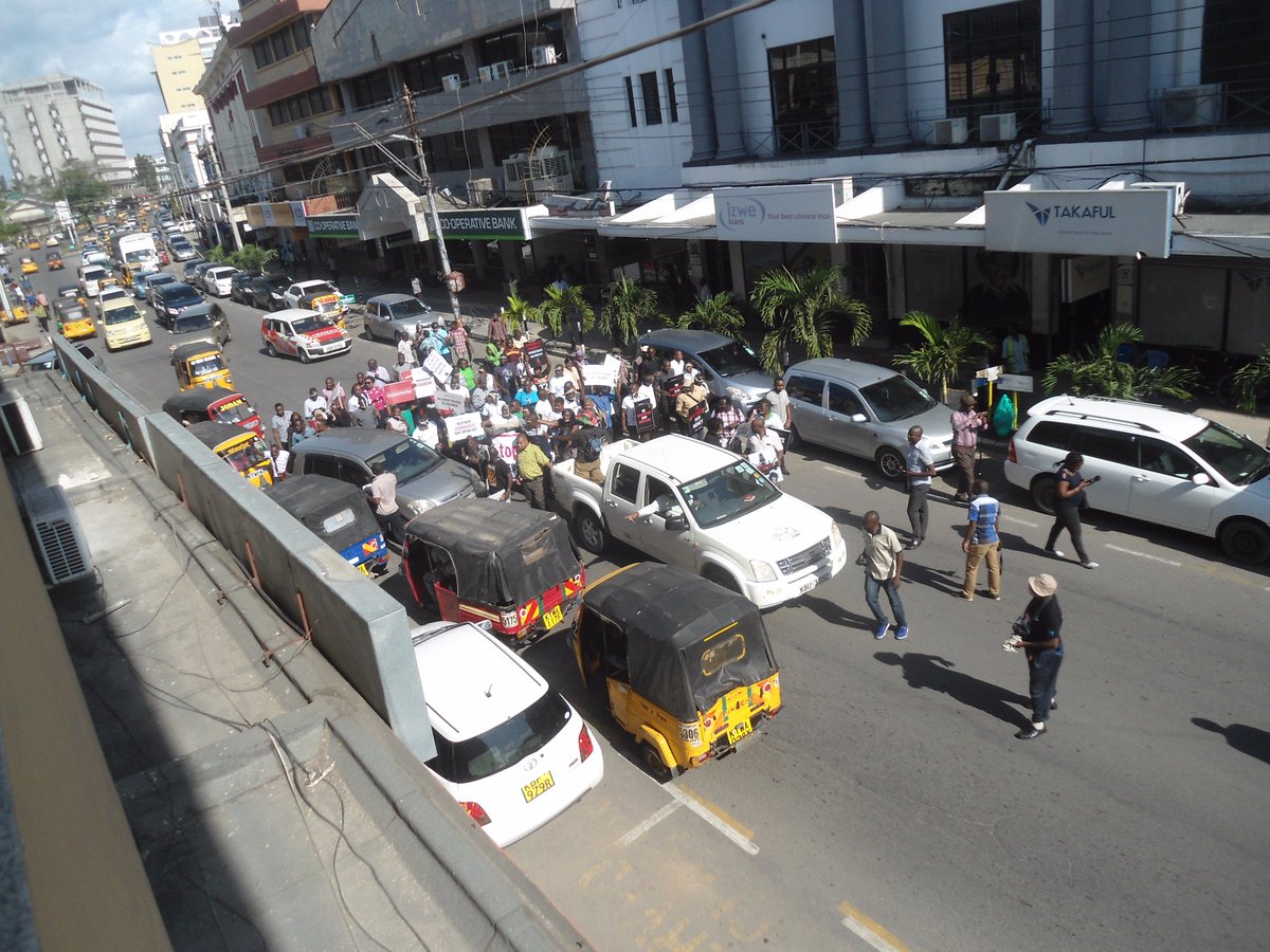 infoaid_Org's tweet photo. #MediaFreedomProtests happening in Mombasa at Nkrumah road @bonifacemwangi @WanjikuRevolt @citizentvkenya @KenyanTraffic @KTNNews @SIDKDP https://t.co/IWKRqLkhS6
