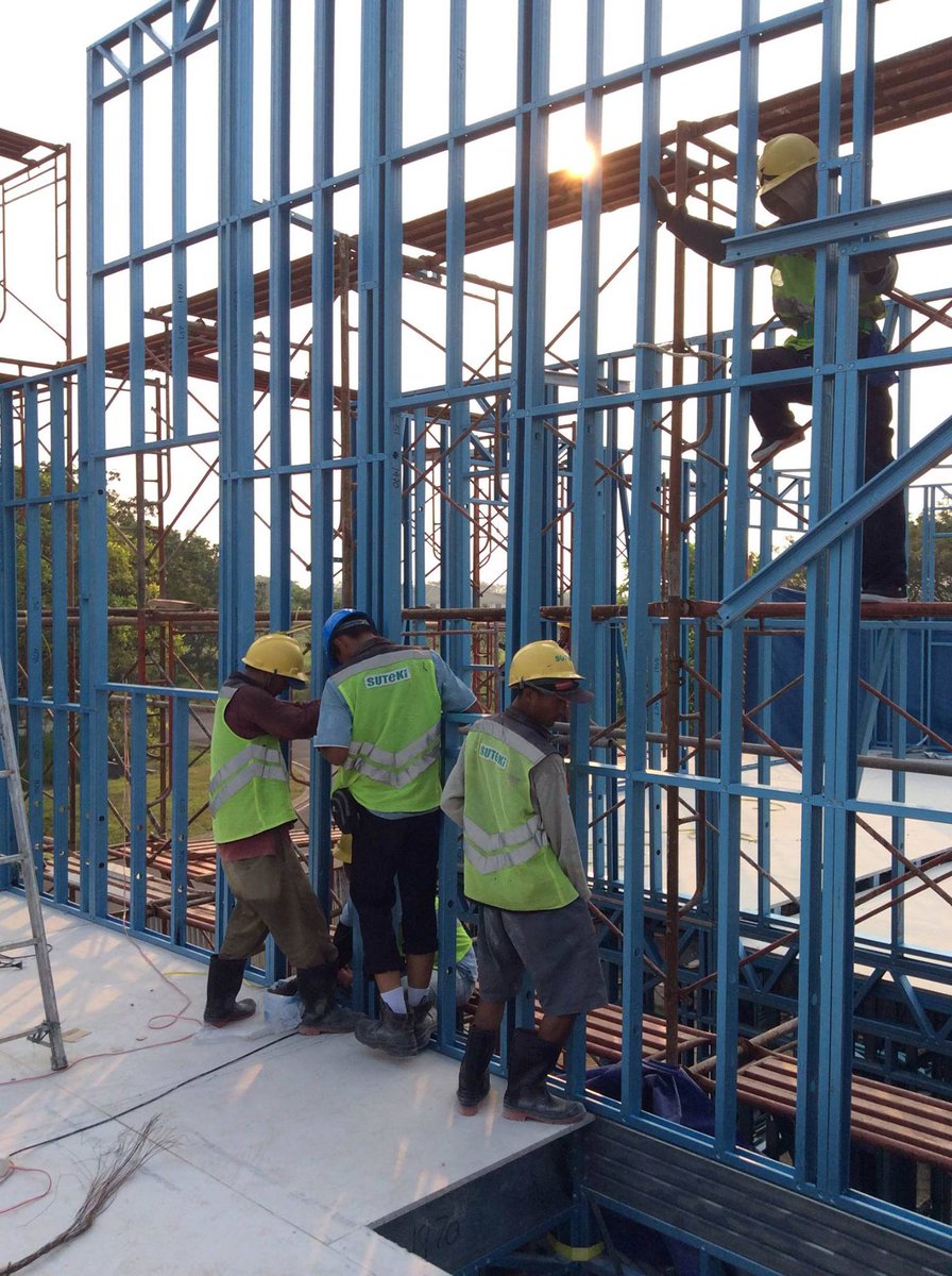 dazzaonley's tweet photo. 1st Floor Frames for our project in Indonesia for @sutekihome . Expertly designed & engineered by AusSteel. #Truecore steel in Indonesia https://t.co/26RyY7wBxG