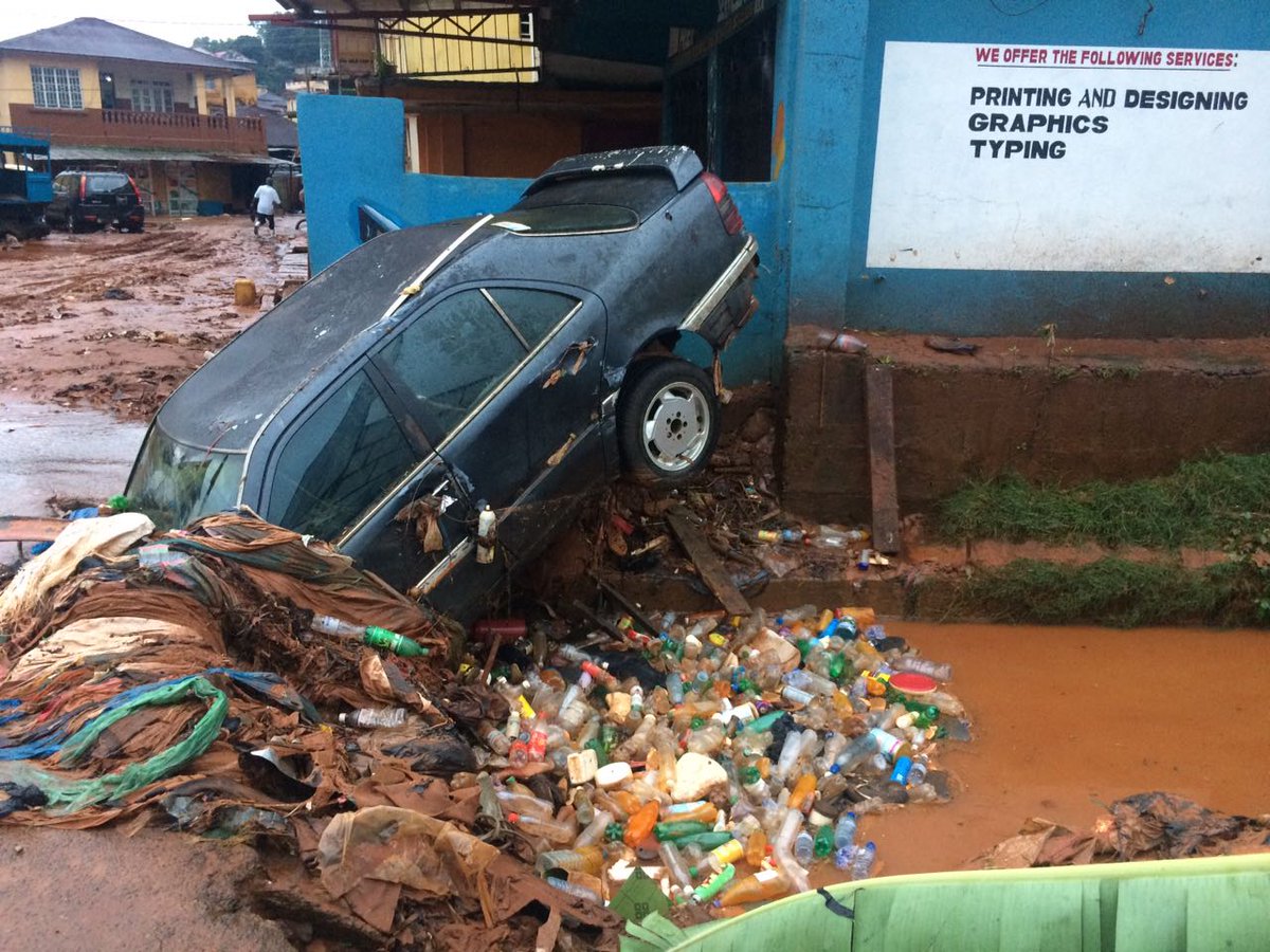 Cleansalone1's tweet photo. Flooding in Freetown. Poor drainage facilities &amp; unclean enviro. + low enviro. considerations. #CleanSalone #SayNoToFilth #ClimateImpacts https://t.co/66xE6nz5y8