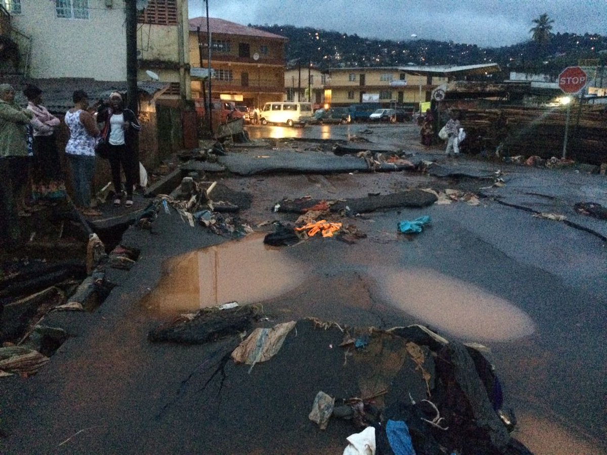 Cleansalone1's tweet photo. Flooding in Freetown. Poor drainage facilities &amp; unclean enviro. + low enviro. considerations. #CleanSalone #SayNoToFilth #ClimateImpacts https://t.co/66xE6nz5y8