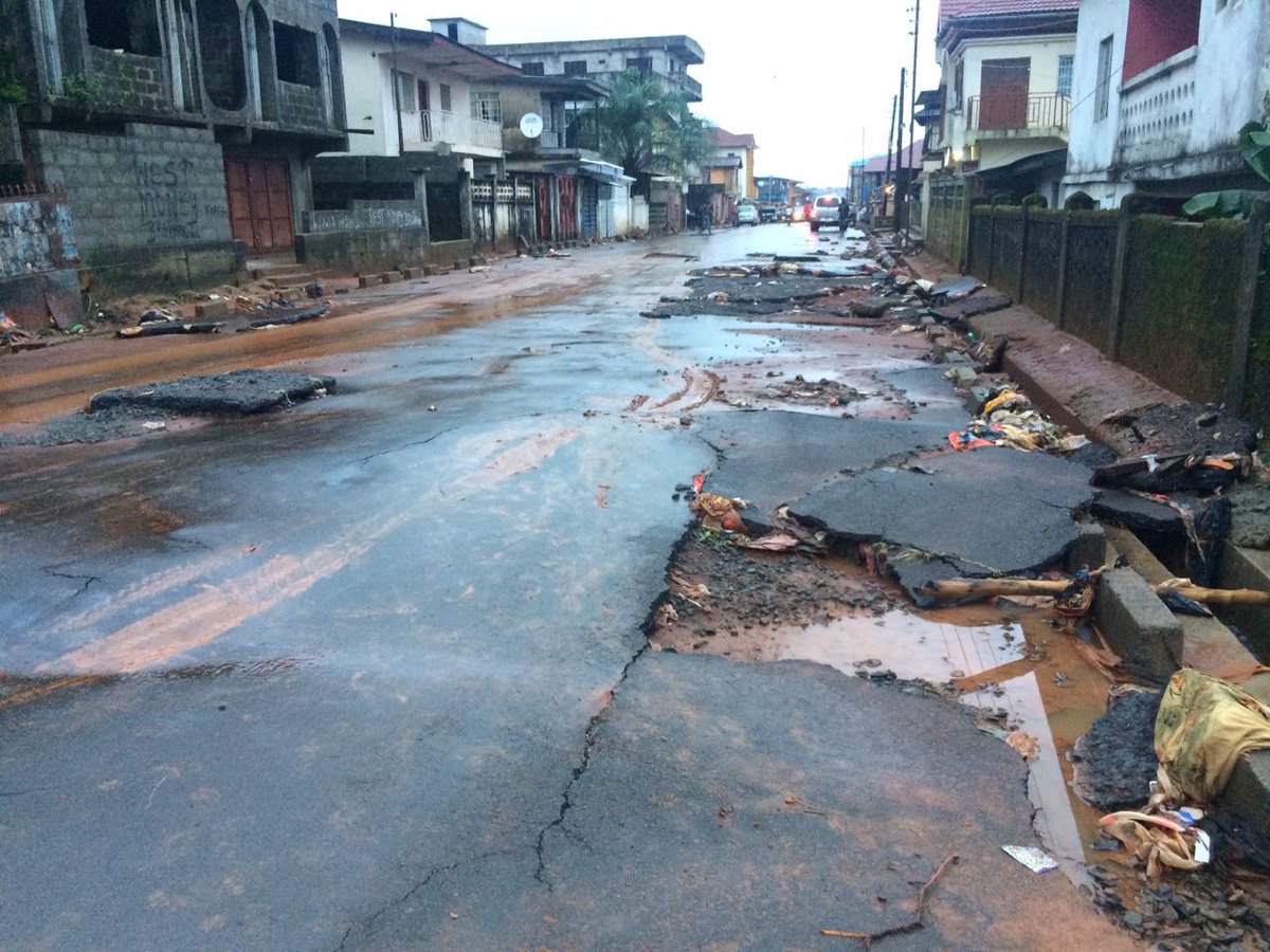 Cleansalone1's tweet photo. Flooding in Freetown. Poor drainage facilities &amp; unclean enviro. + low enviro. considerations. #CleanSalone #SayNoToFilth #ClimateImpacts https://t.co/66xE6nz5y8