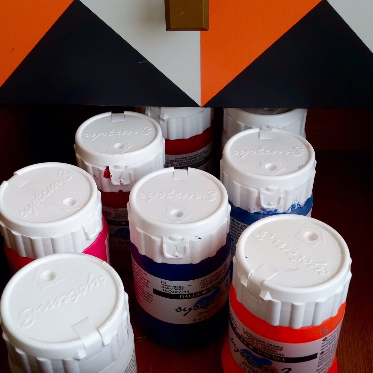 _somethingMADE's tweet image. This morning is all about the neon! #paint #neon #screenprinting #wedding #studio #behindthescenes #studiolife