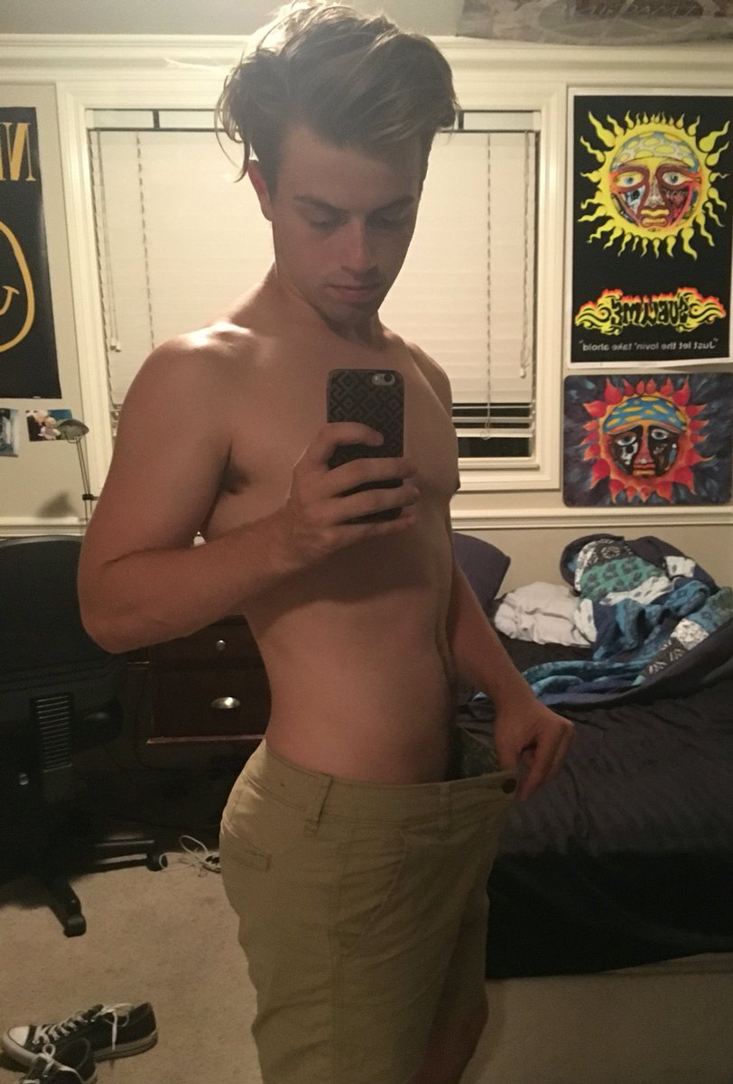 Gar_rett21's tweet photo. When you kick the freshman 15's ass and lose 40 lbs and 6 waist sizes instead. 😇 https://t.co/Rz0L5ygf1p