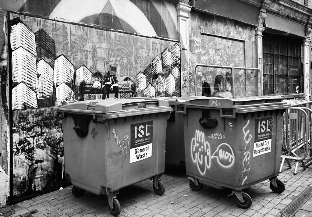 bohoman's tweet photo. #StreetArt &amp; #Graffiti on the Streets of Belfast; featuring #ThiagoRitual, @HIMBAD_ &amp; others.
20/9/16.
#HTN16 #CNB16 https://t.co/HrQbOFrqn1