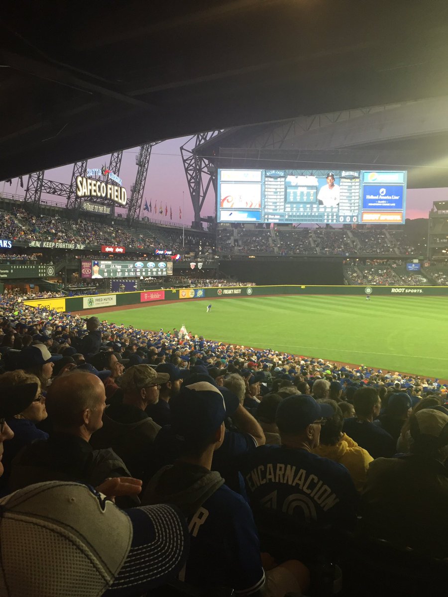 LeviT94's tweet photo. It's like a Jays home game tonight! #BlueJays https://t.co/dITcTGv42R