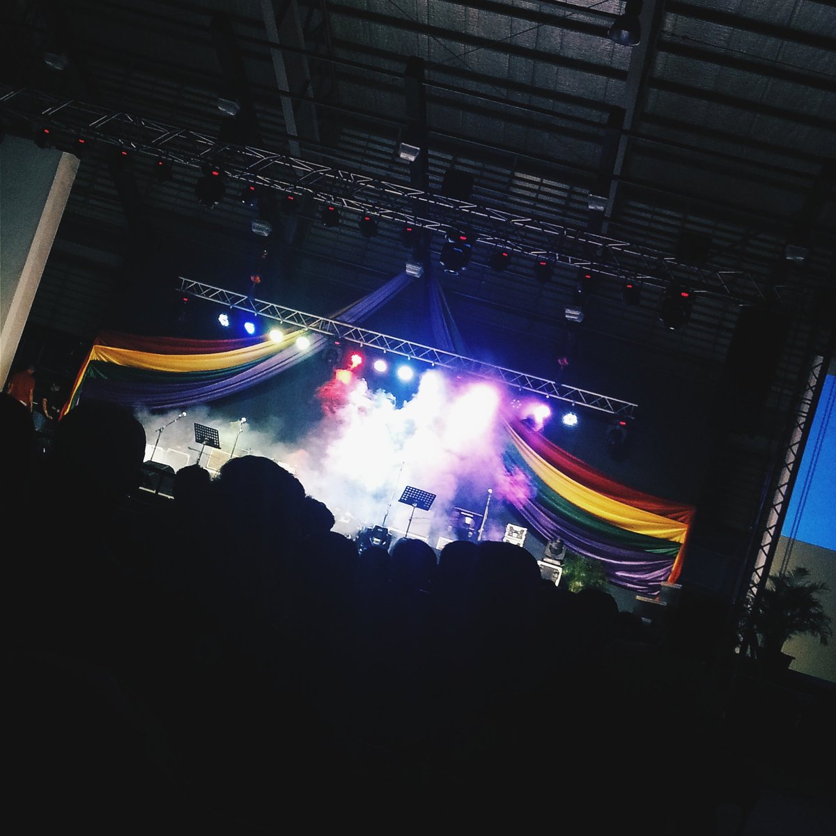 Christianaaa_x's tweet photo. battle of the bands 2016 (para sa nasaktan, umasa, at iniwan) #hugotletranista #collegeweek2016 https://t.co/0eiX3yLK5V