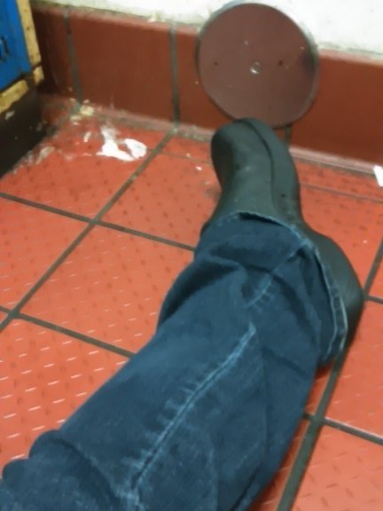 BirdshitWillis's tweet photo. U know ur sick when u will sit on this dirty ass floor.
#throwingupatwork https://t.co/HOvPZCuClh