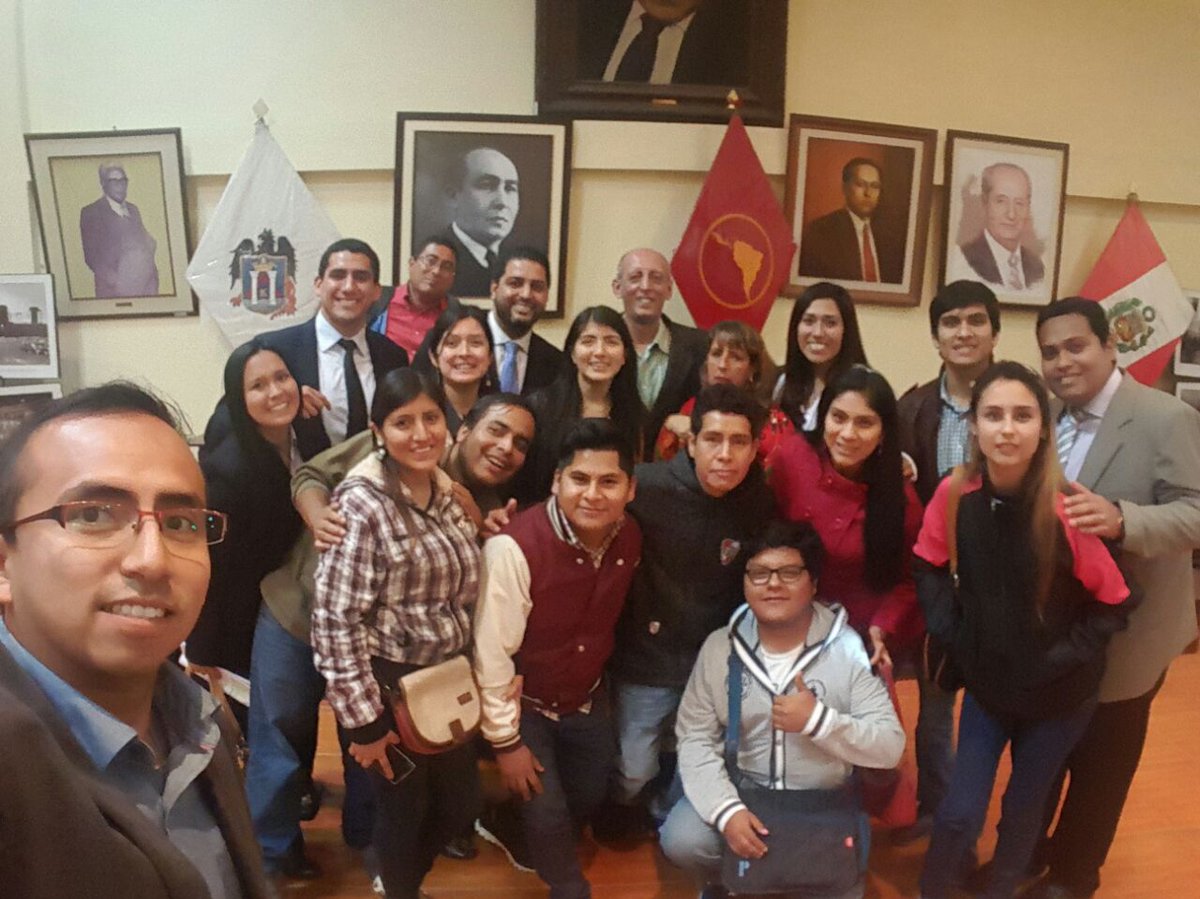 _LuCaSantaMaria's tweet photo. El c. Javier Moran y jóvenes apristas en la Casa del Pueblo de Trujillo conmemorando la fundación del partido #PAP86 https://t.co/upVmfurcYw