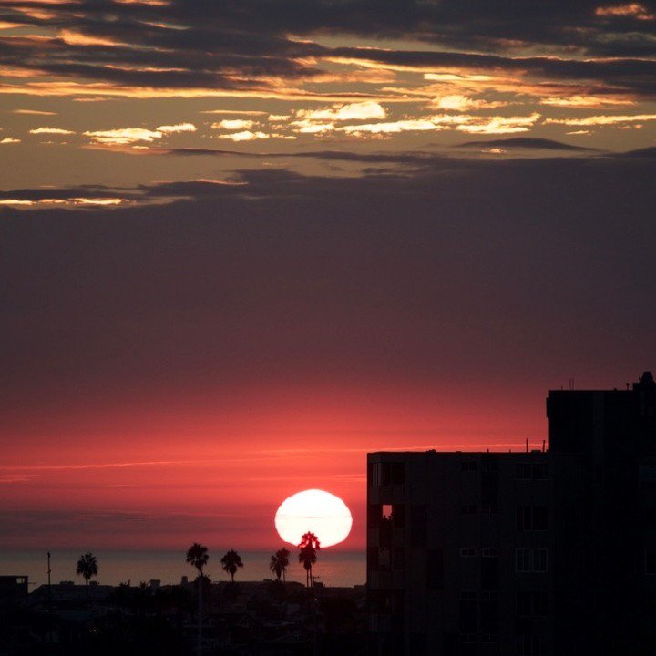 LorrainePPhoto's tweet photo. Killer Sunset #NewportBeach #killersunset #OC #SA #LB #SD #LA #CM #SB #sun7set #dope#rad … https://t.co/6VCKwvD6TY https://t.co/lGfevqpNxb