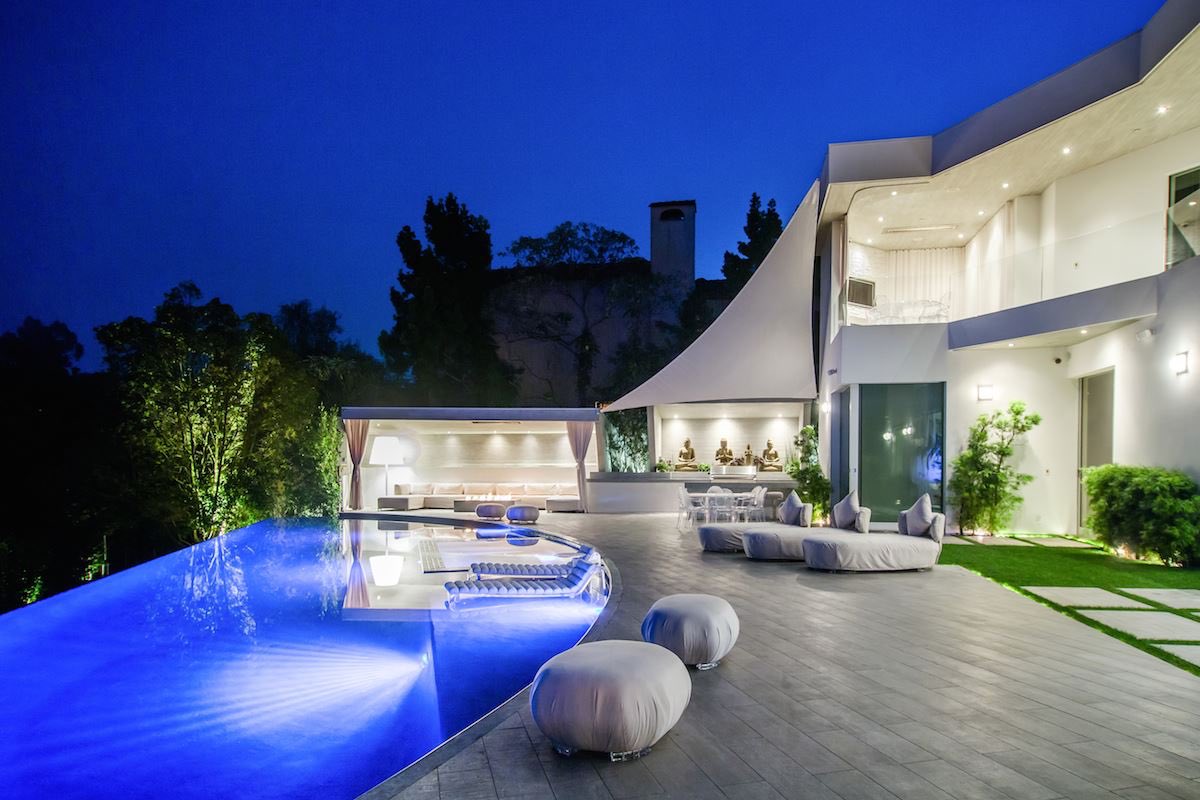 JannaRRobinson's tweet image. So proud of this recent project. More pics of the inside to come 👍🏼 To see more of my past #Techorating work visit Facebook.com/TheTechorator