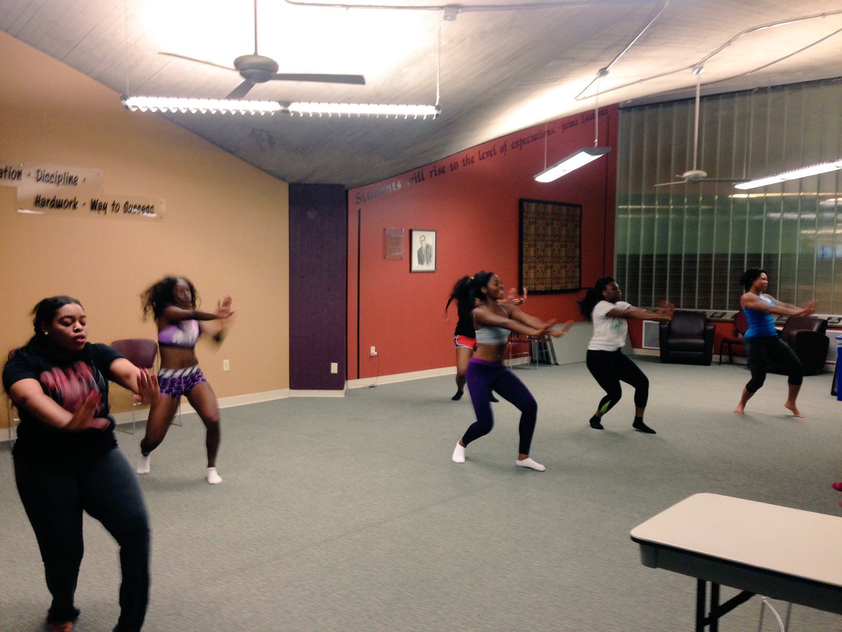 NOIRDance's tweet photo. First technique night of the semester with guest choreographer Shena!!! #NOIRDanceTroupe #RockRockinIt https://t.co/xtiY0lPzzi