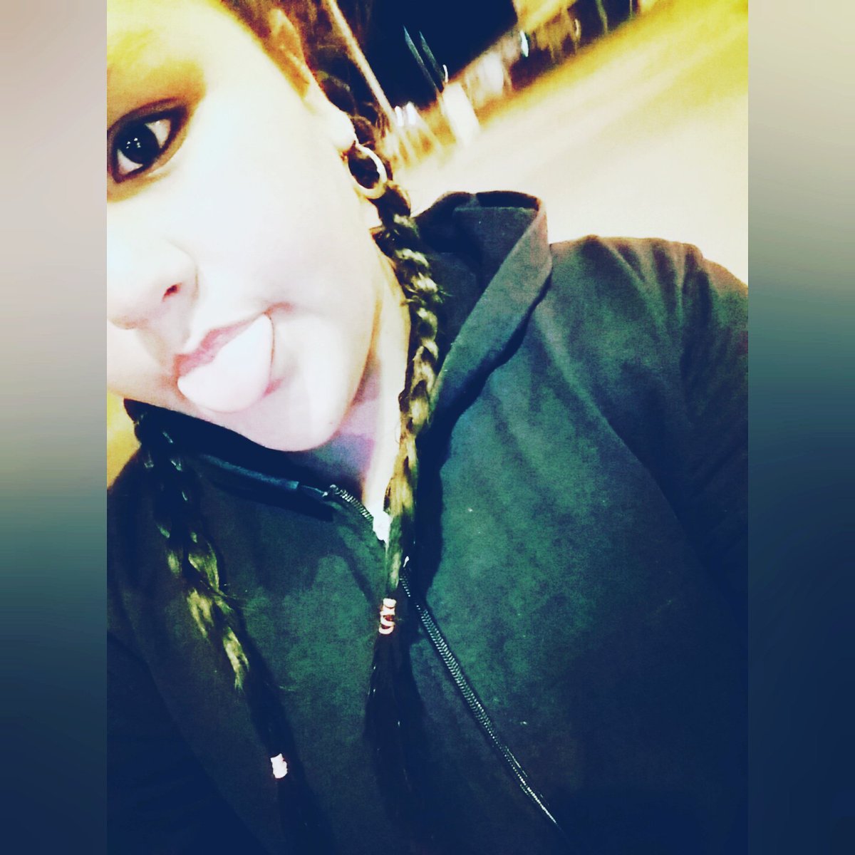 AniMolina5's tweet photo. #trenciiita

Tatuajes en mi piel, los feos tienen mi foto 
Ella no se enamora, tiene el corazón roto 🎶💋 https://t.co/IiO0UTJmFF