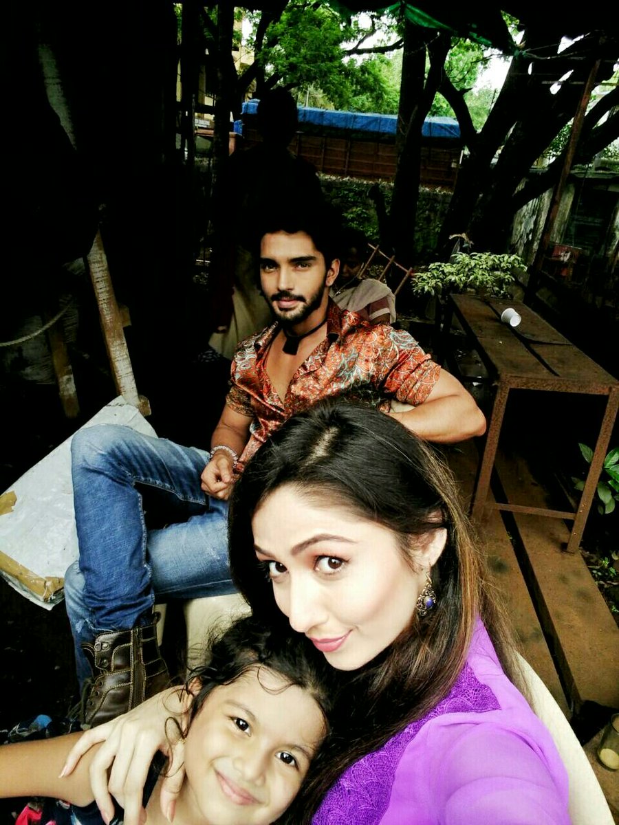 jaswantjustone's tweet image. #sathNibhanaSathiya #onsetmasti with Co Star