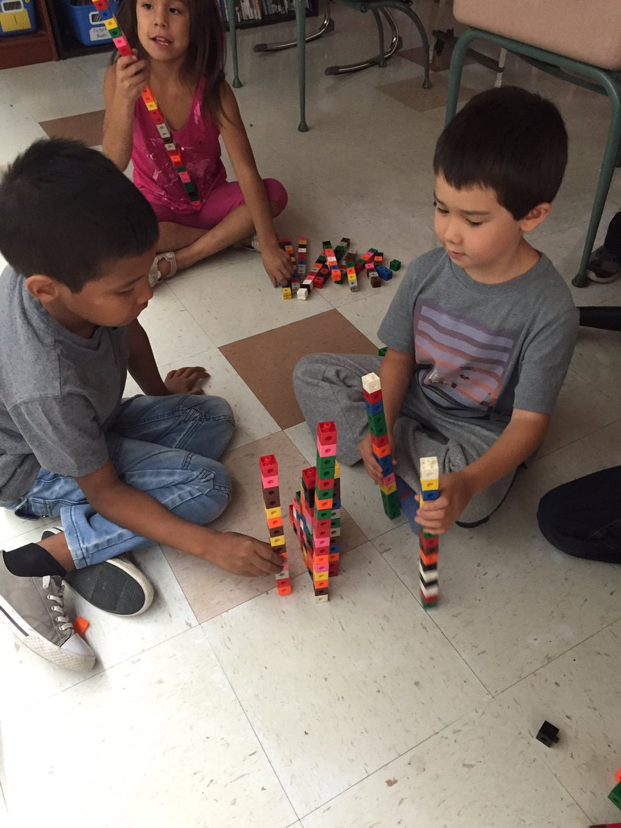 MrsChaseYQR's tweet photo. Extending patterns! #mathisfun #learningthroughcreation @glenelmschool @RegPublicSchool https://t.co/vdtp7doW75