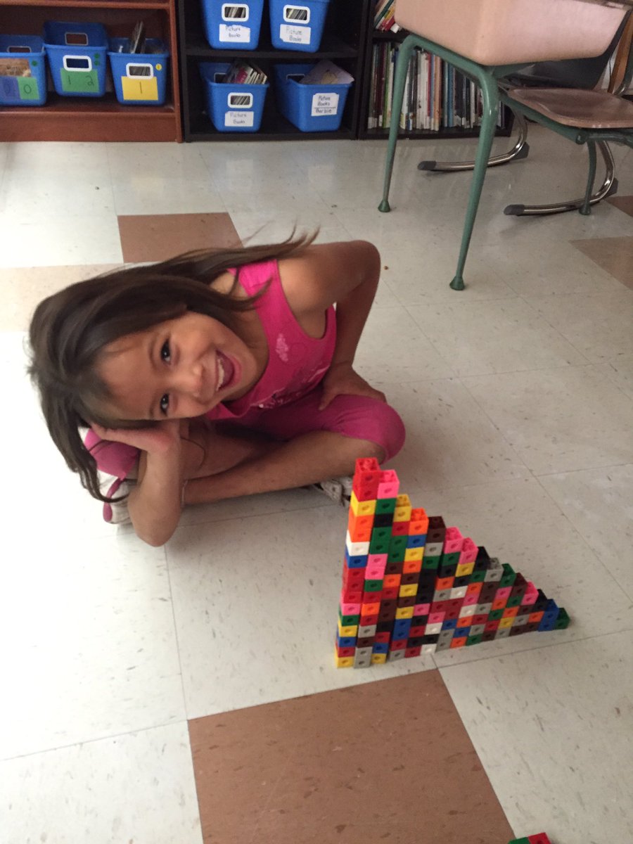 MrsChaseYQR's tweet photo. Extending patterns! #mathisfun #learningthroughcreation @glenelmschool @RegPublicSchool https://t.co/vdtp7doW75