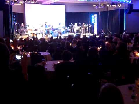 "Wild Horses" Brittany Howard of the Alabama Shakes with the Muscle Shoals ... hdpopmusic.com/2016/09/21/wil… #music