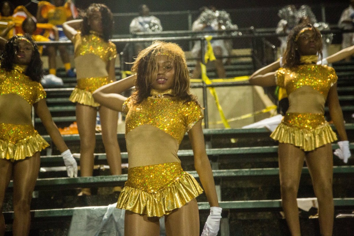 RoyalCrushDance's tweet photo. Landry-Walker Royal Crush Work out all in the rain. #RoyalCrushNation #LWRC #ThatNine #Footballseason16 #dontcomeFortheRoyalCrush #Educated https://t.co/BPetle7v1L