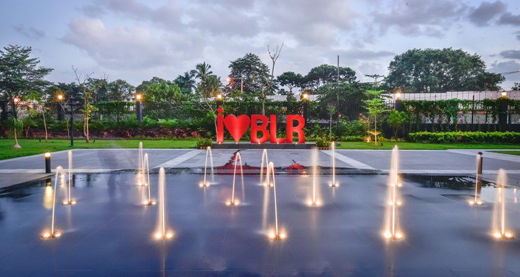 UKinIndia's tweet photo. What does @UKinIndia have in offer for #Whitefield? Visit @VRBengaluru on 22 Sept 10 am to meet @DHCinBLR #WhitefieldBritishPopUp https://t.co/USCtF04Ccx