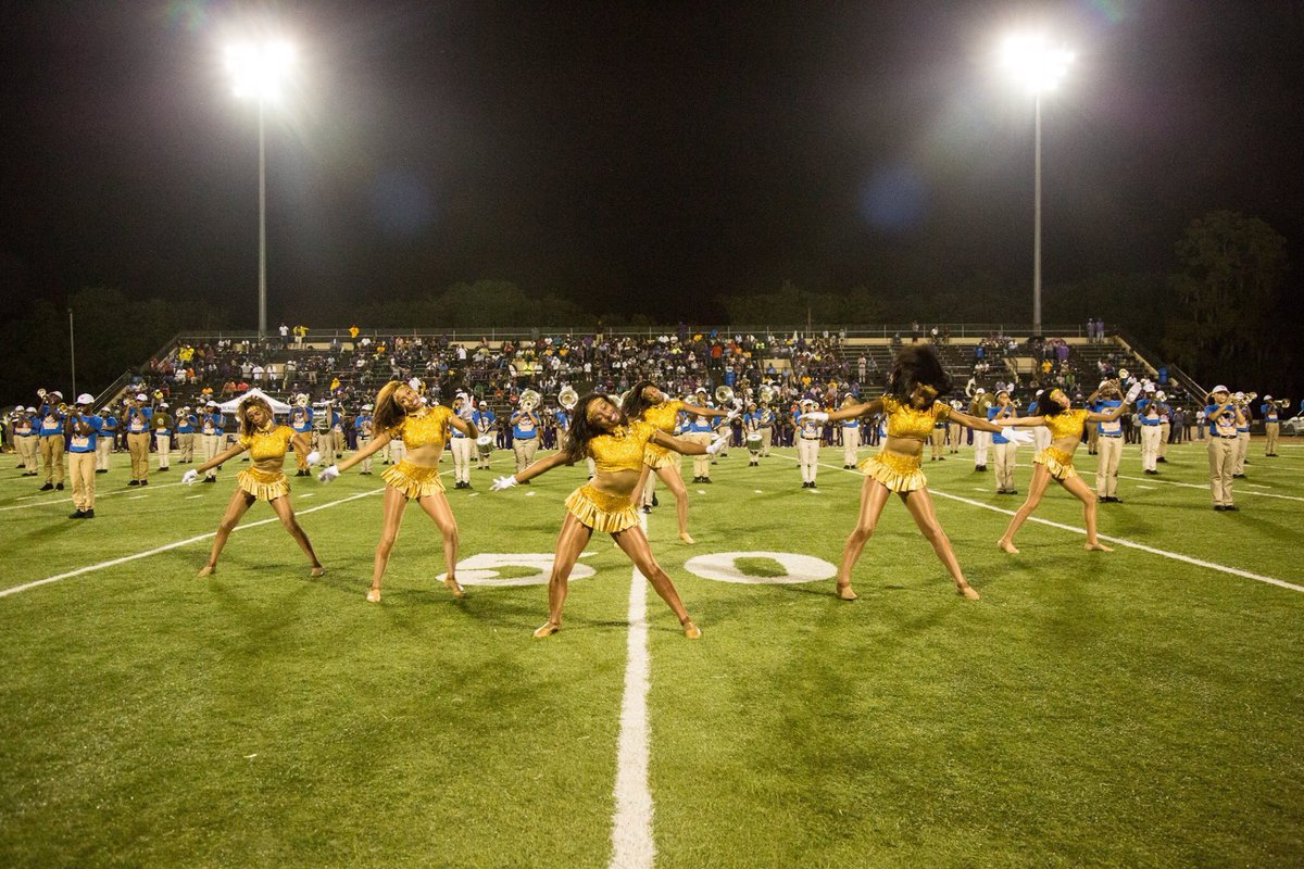 RoyalCrushDance's tweet photo. Landry-Walker Royal Crush #RoyalCrushNation #LWRC #Smart&Talented #Thatnine #footballseason16 #Workoutgirls https://t.co/rmJPolPKJp