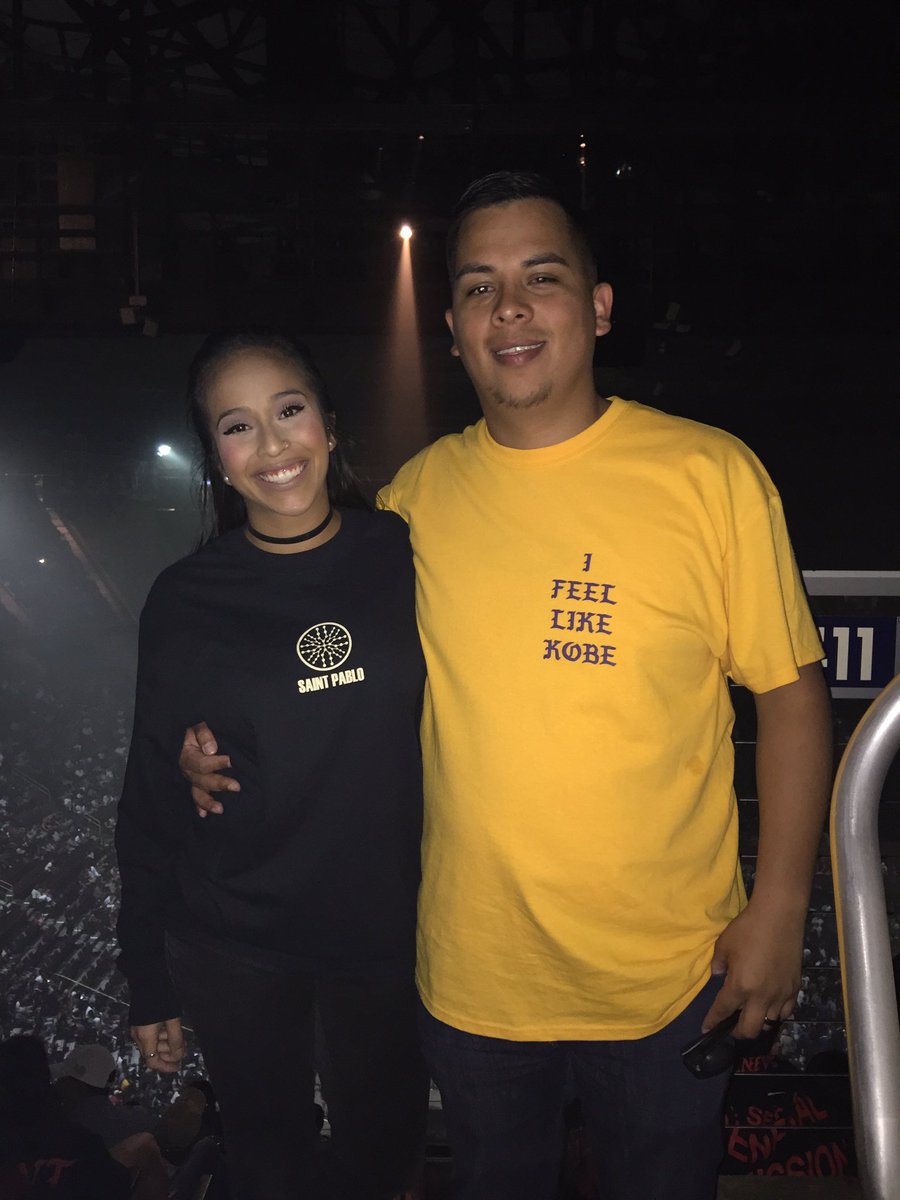 MPerla12's tweet photo. #Yeconcert https://t.co/YQ7HH7DUO9