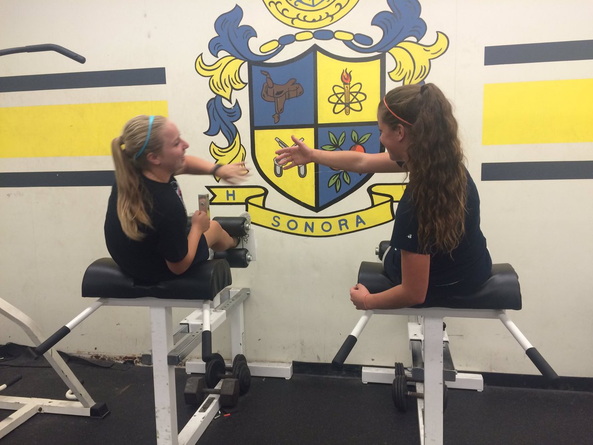 shssoccer_girls's tweet photo. Tuesday evening "bonus" workout session @kaatiiie32 #fallyn #hardworkpaysoff https://t.co/1GAksqZt4B