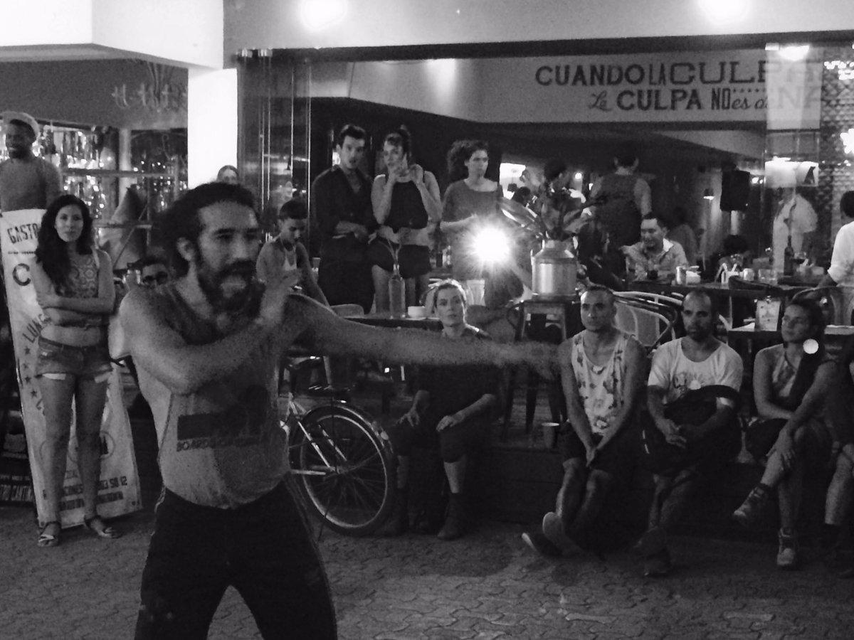 "¿Quién es?" de Manuel Fajardo  Muchas gracias a nuestro patrocinador <a href="/CulpaHola/">La Culpa</a> por hacer nuestras noches más culposas  #FIDanza2016