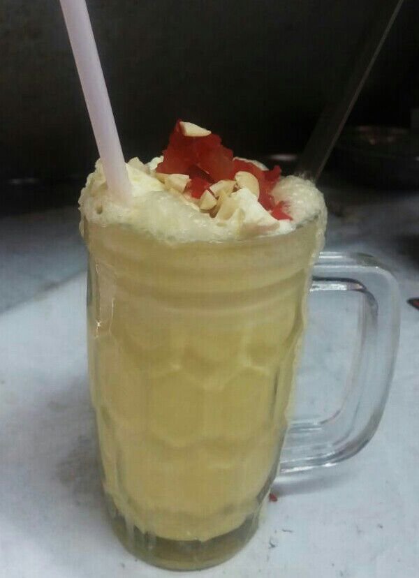 Starting off the day with some tasty mango shake! #mangoshake #delhifoodblogger #indianfoodblogger #foodie #foodlove #follome #morning