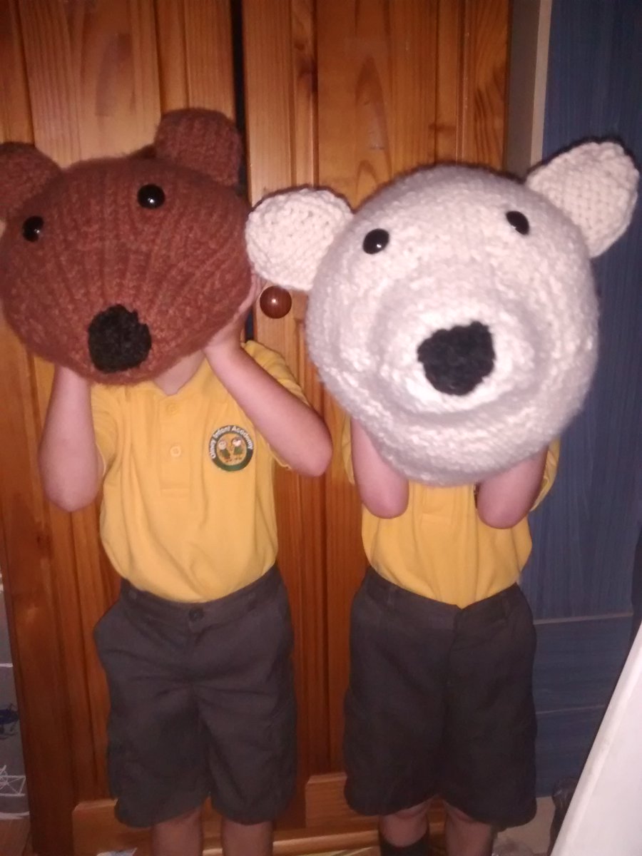 associatejeans's tweet photo. @sincerelylouise My twin boys on their first day at school with the heads granny made them. (They are in Brown bear &amp; Polar bear classes) https://t.co/7fQ8TCVB5l