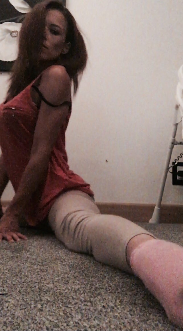 Dixieco46091579's tweet photo. @Dixieco46091579 #splits #GettingThereCT #inproving #selfgoals #youtubeproblems https://t.co/g8kDfeGMdQ