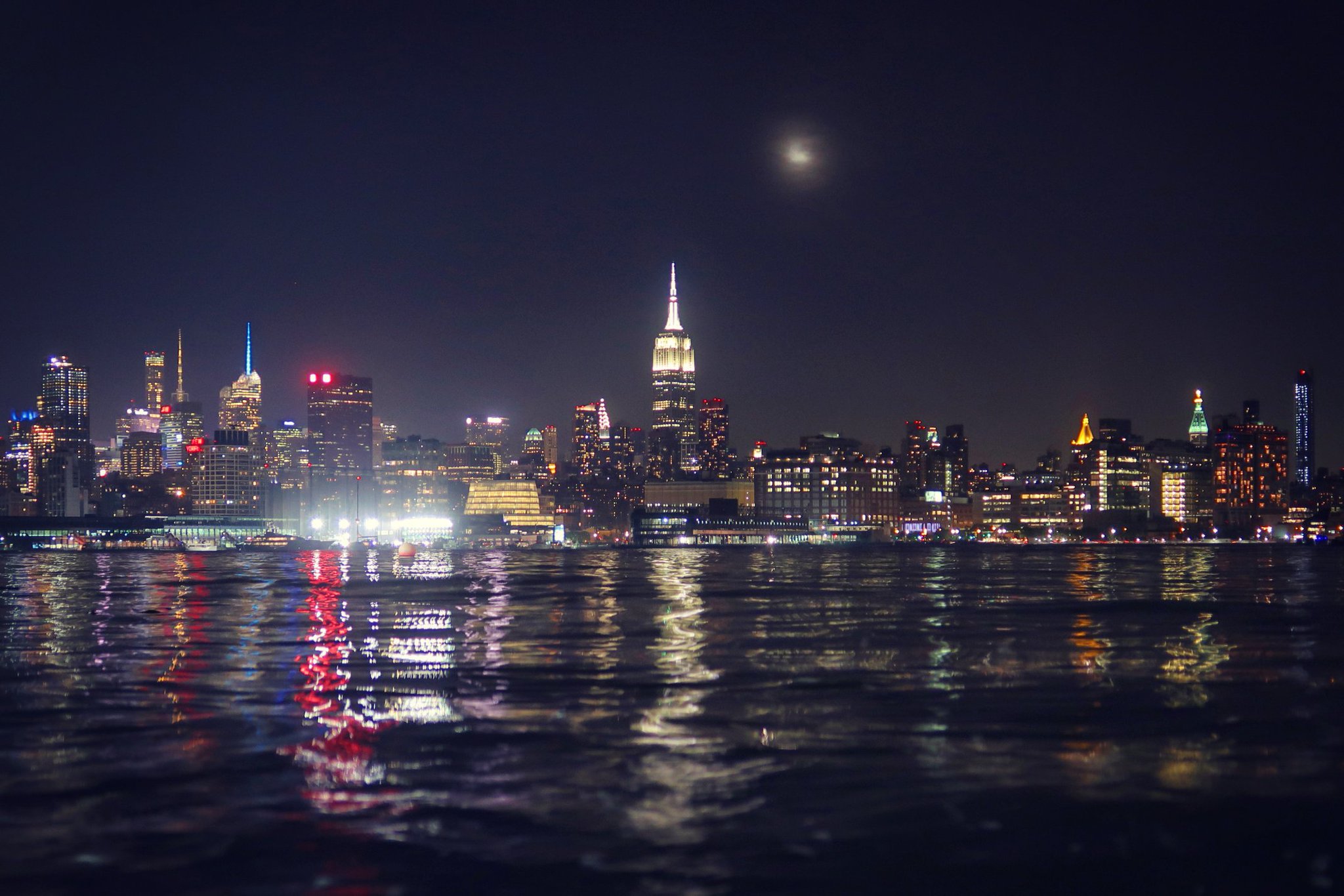 gary-hershorn-on-twitter-half-moonrise-over-the-hudson-river-in-new