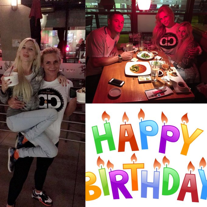 So blessed with great friends #ThankYou @PerriPiper &amp; @DannyMountain10 for my pre-bday dinner #NoPhones<a href="/tag/thankyou"class="tags">#ThankYou</a><a class="tags" href="/tag/perripiper">@perripiper</a><a href="/tag/nophones"class="tags"><span>#nophones</span></a>