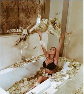 basiclydias's tweet photo. si me pagaran por ver el video de TMG #TMGSept19 https://t.co/zXwDkPbg2t