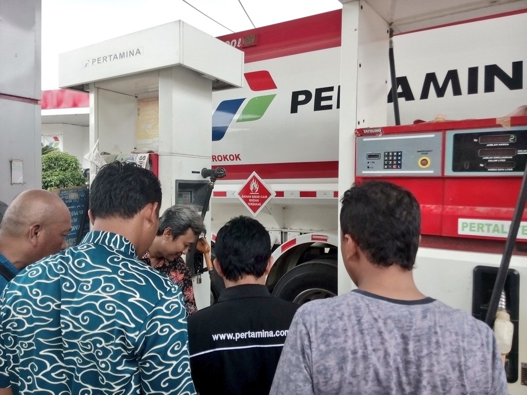 Dinas <a href="/BloraEsdm/">ESDMBlora</a> siang ini lakukan sidak uji tera BBM di SPBU Bangkle, mengecek ketepatan ukuran liter dengan rupiah