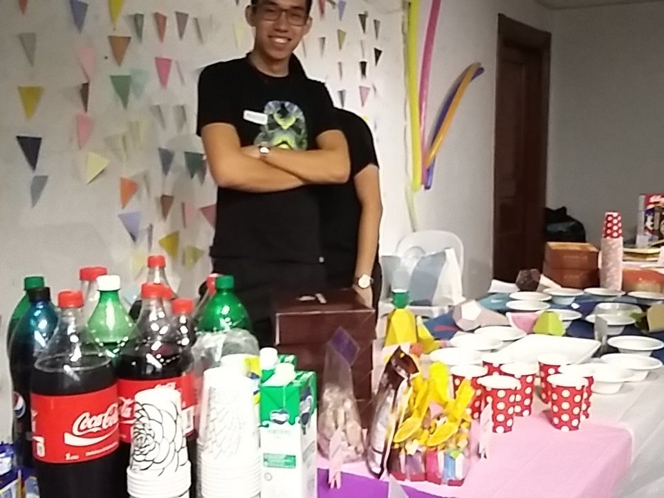 cfadtouchpoint's tweet photo. Marco ready to serve you with free food! #TPPotLuck #TPFam https://t.co/629x0hCS8L