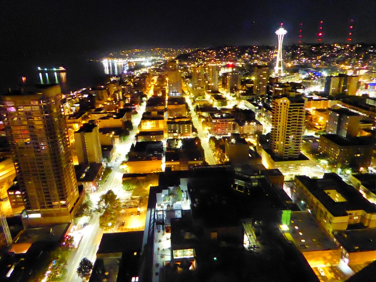 PunkyPro801's tweet photo. First shot! #whenyourcitysleeps #photography #Fineart #Spaceneedle #Seattleart #original #love #life #quality #IFeelAlive #Namaste #Respect https://t.co/lLsYxdSzez