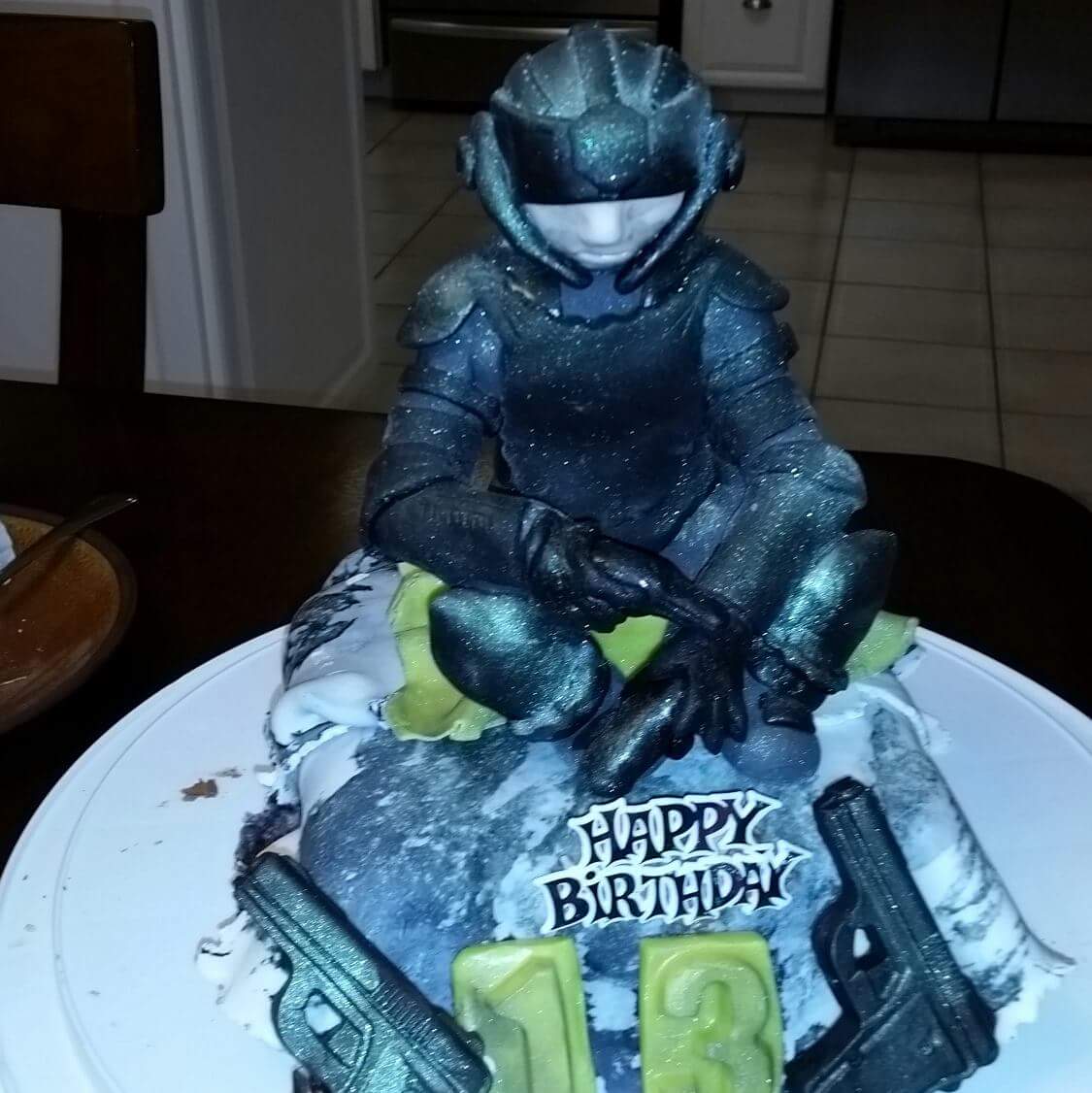 timciska's tweet photo. How's this for an edible cake topper...Call of Duty...I finally made one for a boy https://t.co/32KpCwqHS1