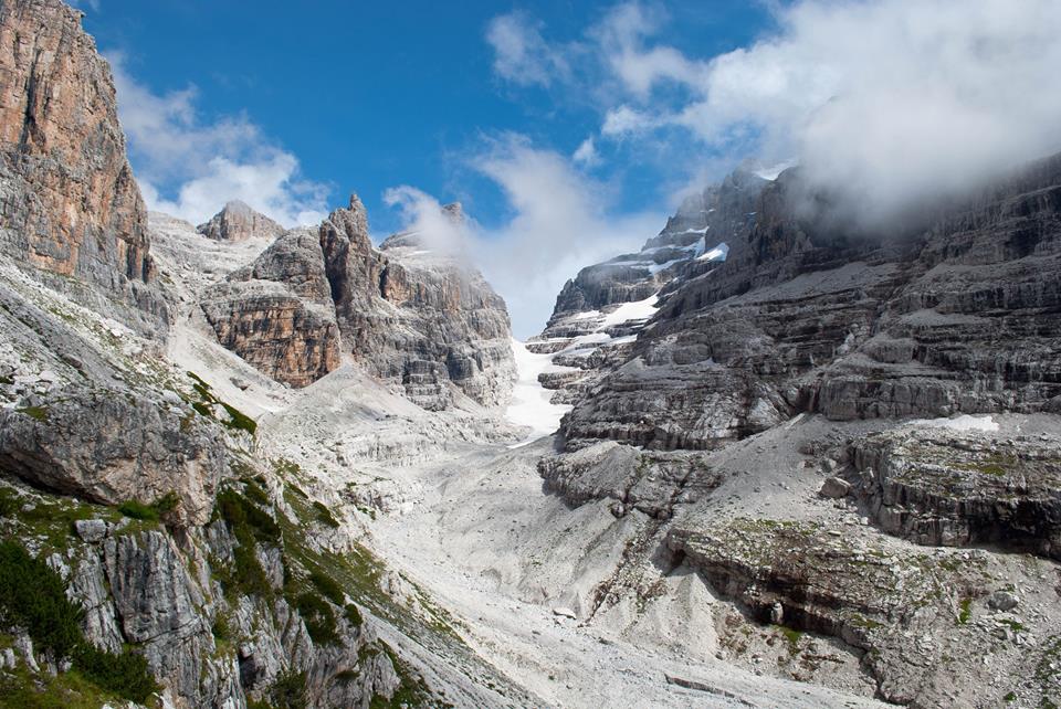 Bocca del #Tuckett nel <a href="/pnab_/">Parco Naturale Adamello Brenta Geopark</a> nelle #Dolomiti #UNESCO in #Trentino Ph. Ale Burns